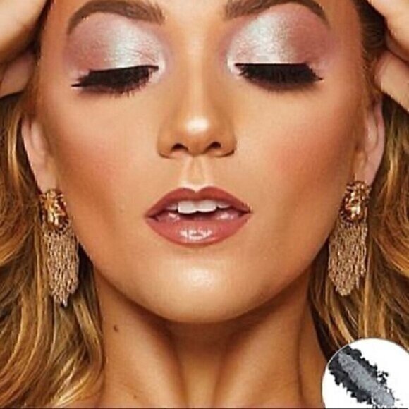 Tarte Chrome Paint Shadow Pot Steel the Show - Picture 3 of 12